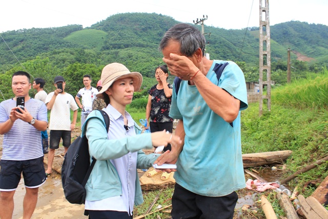 Cứu trợ đồng bào bị thiên tai